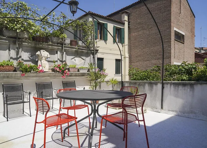 Family Apartment With Terrace Venice Historical Center